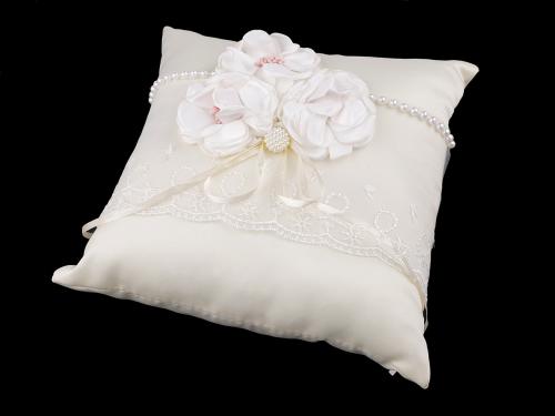 Svatební polštářek saténový s květy 20x20 cm, barva krémová světlá