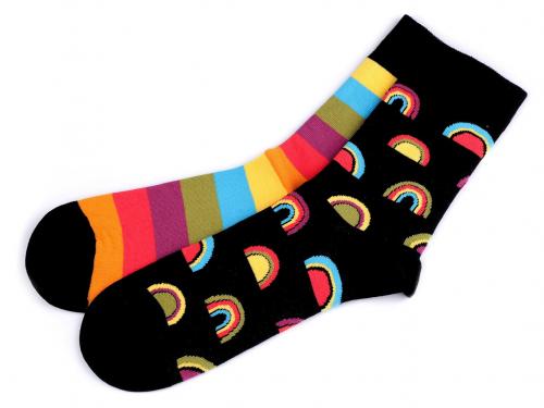 Veselé bavlněné ponožky Wola v dárkové kouli s přívěskem, barva 43 (vel.43-46) černá stromeček